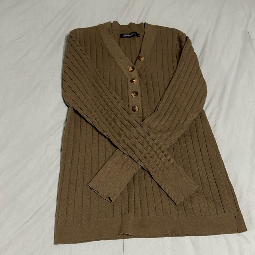 Merokeety, large, olive green sweater.